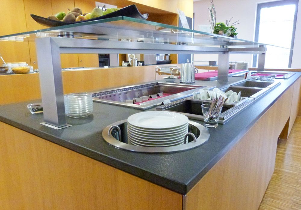 Frühstückstheke im Kloster Himmelspforsten in Würzburg