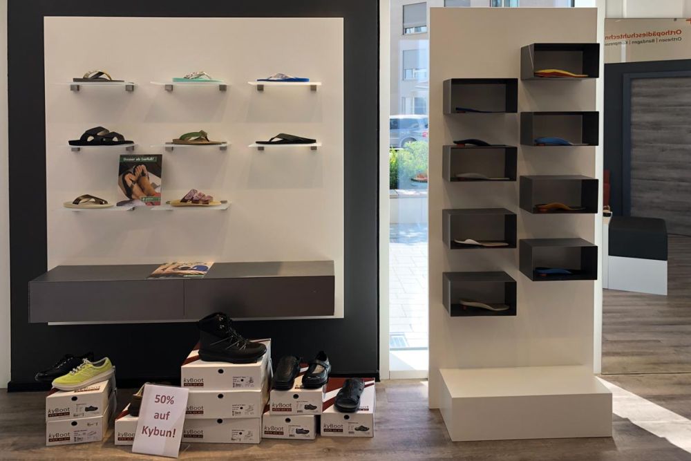 Präsentation von orthopädischen Einlagen.