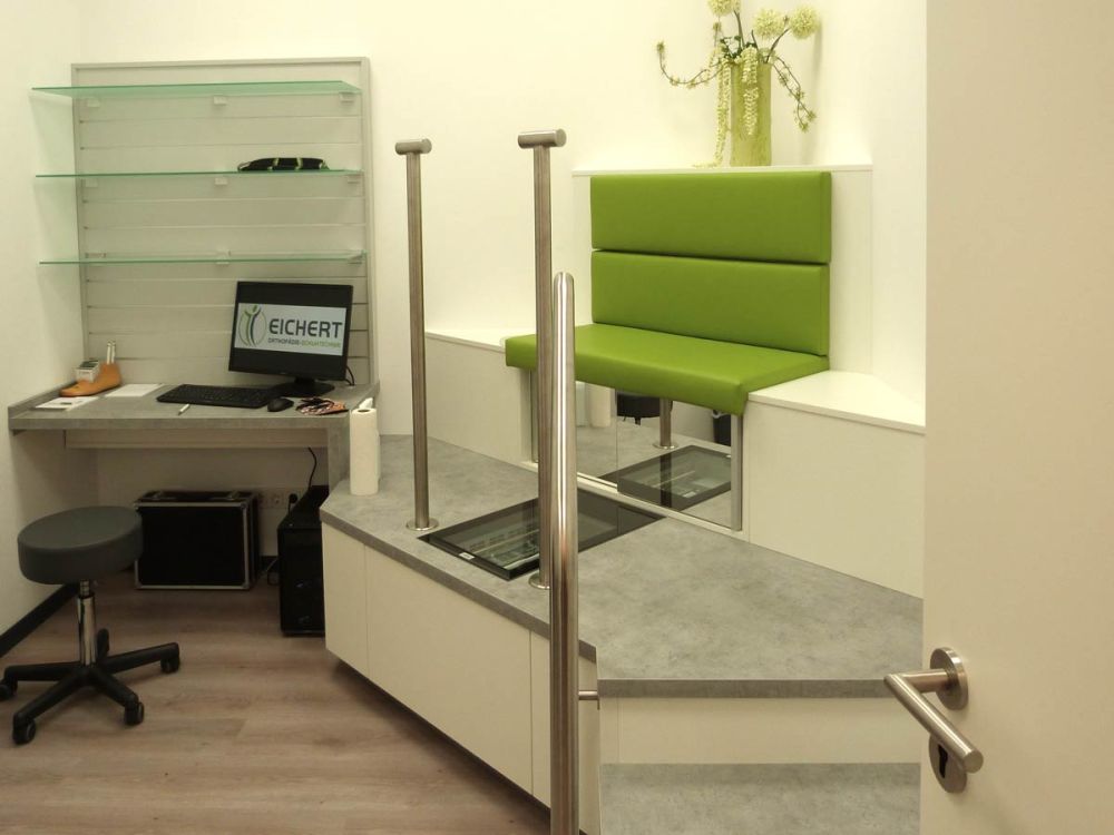 Präzise Ladeneinrichtung für Eichert Orthopädie-Schuh-Technik.